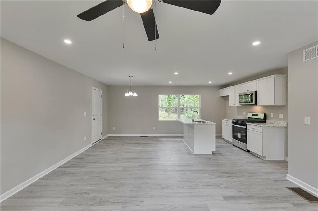 3 bedroom, 2 bathroom, 1,025 sq ft single family residence under contract at 1660 Mallard Circle, Conley, GA 30288 — photo 4