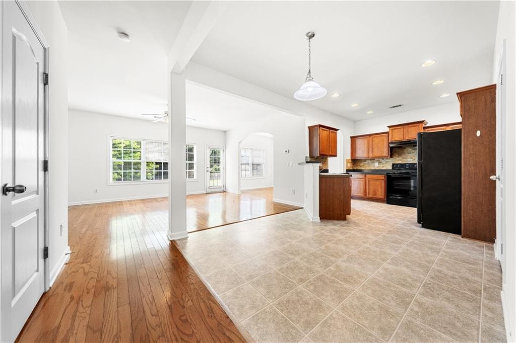 3 bedroom, 3 bathroom, 2,041 sq ft single family residence under contract at 6643 Silk Tree Pointe, Braselton, GA 30517 — photo 6