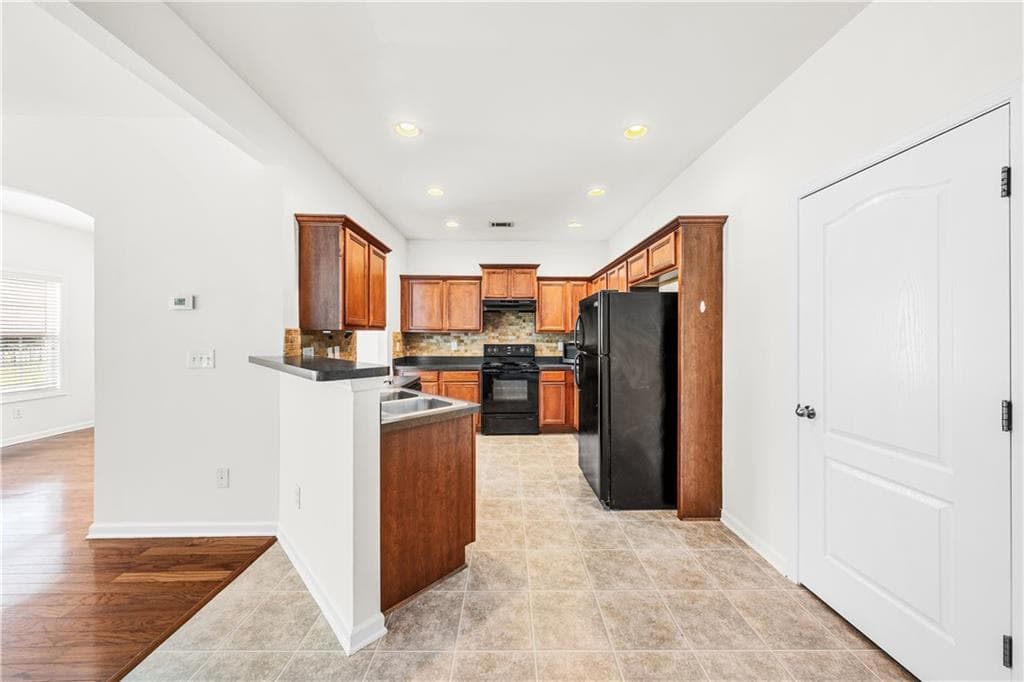3 bedroom, 3 bathroom, 2,041 sq ft single family residence under contract at 6643 Silk Tree Pointe, Braselton, GA 30517 — photo 7