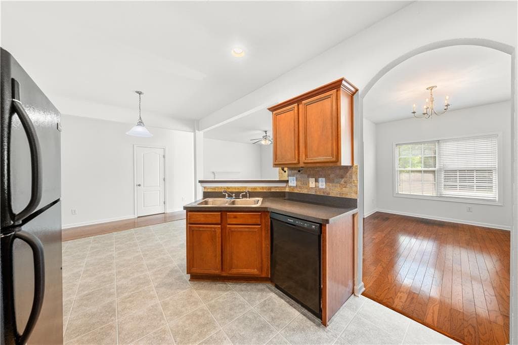 3 bedroom, 3 bathroom, 2,041 sq ft single family residence under contract at 6643 Silk Tree Pointe, Braselton, GA 30517 — photo 8