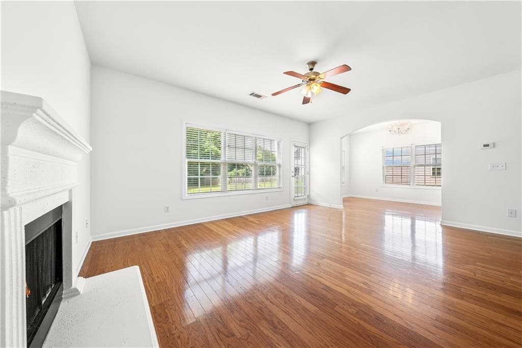 3 bedroom, 3 bathroom, 2,041 sq ft single family residence under contract at 6643 Silk Tree Pointe, Braselton, GA 30517 — photo 10