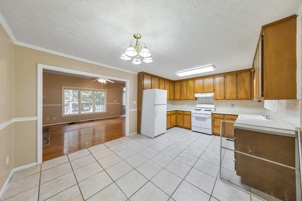 5 bedroom, 4 bathroom, 2,602 sq ft single family residence for sale at 2648 Foxglove Drive, Marietta, GA 30064 — photo 2