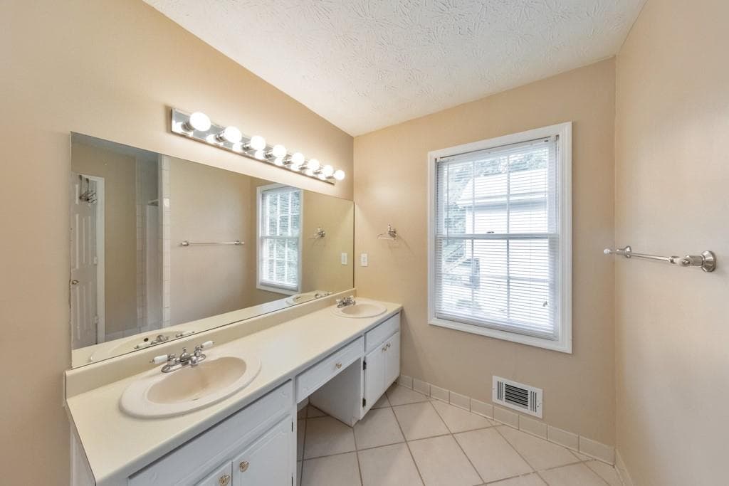 5 bedroom, 4 bathroom, 2,602 sq ft single family residence for sale at 2648 Foxglove Drive, Marietta, GA 30064 — photo 5