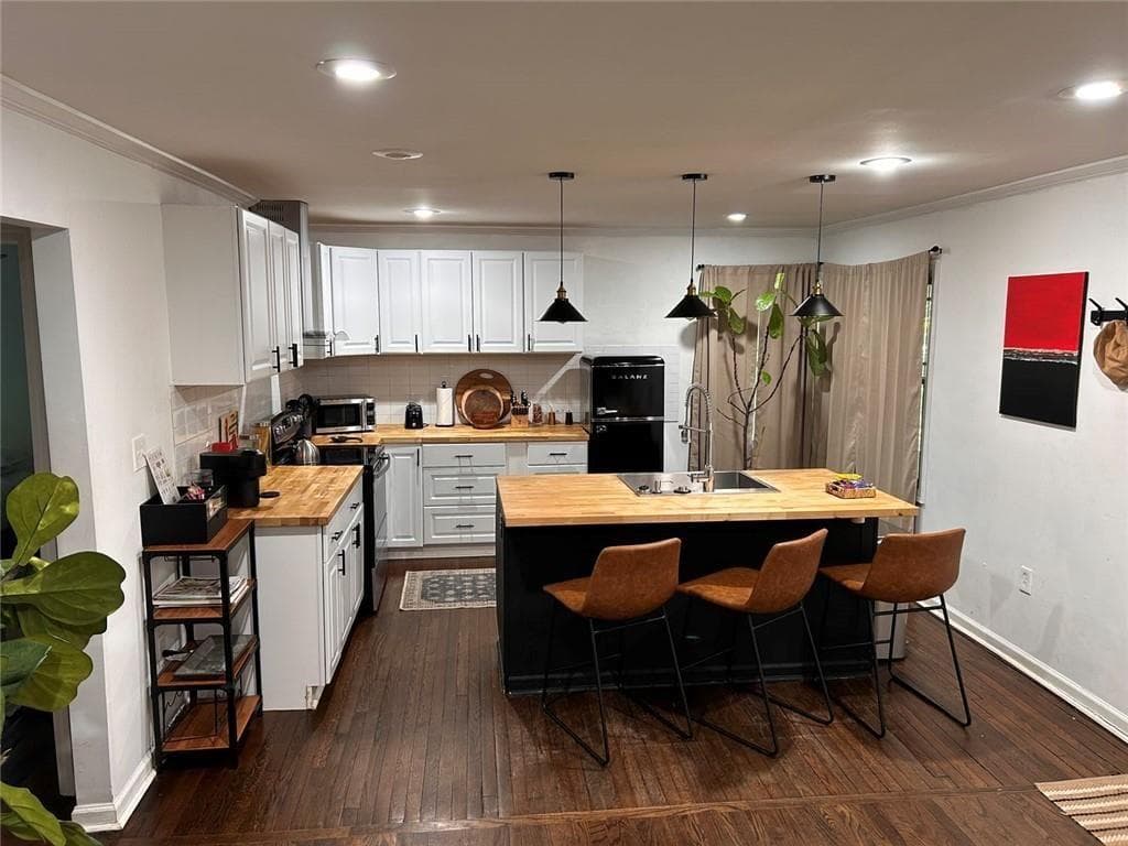 3 bedroom, 2 bathroom, 1,350 sq ft single family residence for sale at 2469 Stone Road, East Point, GA 30344 — photo 6