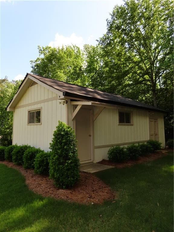 3 bedroom, 2 bathroom single family residence for rent at 5006 Suwanee Dam Road, Suwanee, GA 30024 for $3,100 a month — photo 5