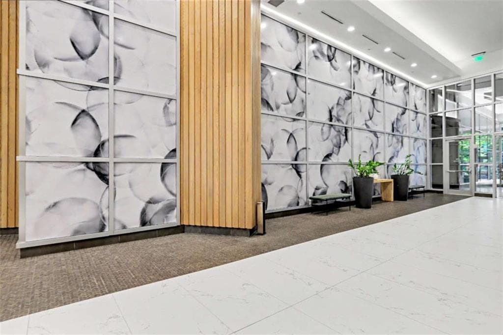 2 bedroom, 2 bathroom, 1,032 sq ft condominium under contract at 943 Peachtree Street 1411, Atlanta, GA 30309 — photo 2