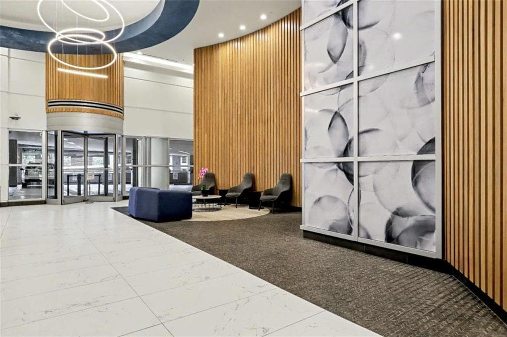 2 bedroom, 2 bathroom, 1,032 sq ft condominium under contract at 943 Peachtree Street 1411, Atlanta, GA 30309 — photo 4