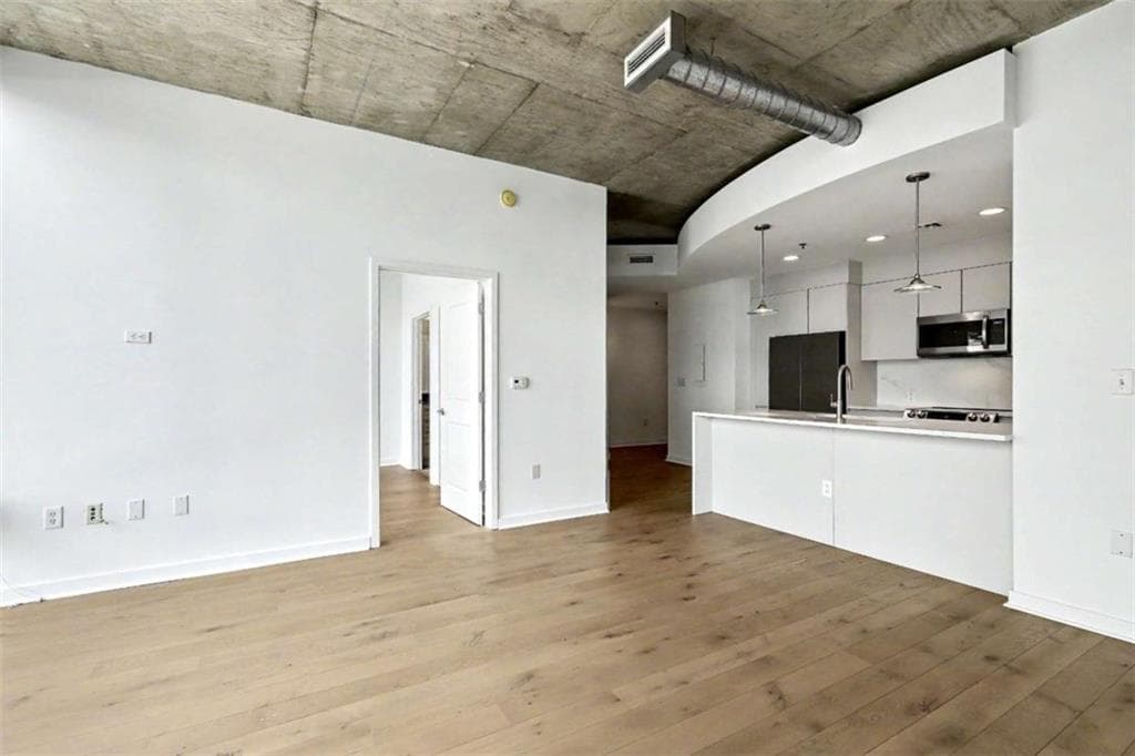 2 bedroom, 2 bathroom, 1,032 sq ft condominium under contract at 943 Peachtree Street 1411, Atlanta, GA 30309 — photo 10