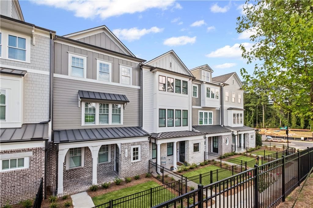 3 bedroom, 4 bathroom, 2,647 sq ft townhouse for sale at 1980 Flying Scotsman Drive 10, Kennesaw, GA 30144 — photo 3