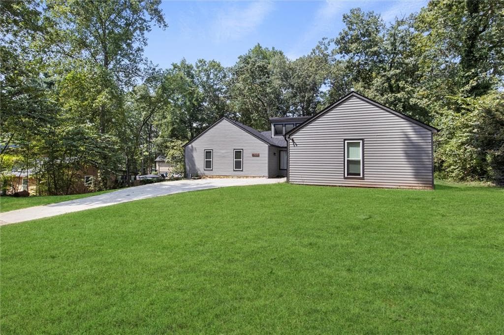 4 bedroom, 3 bathroom, 3,608 sq ft single family residence for sale at 1060 Deer Chase Court, Stone Mountain, GA 30088 — photo 2