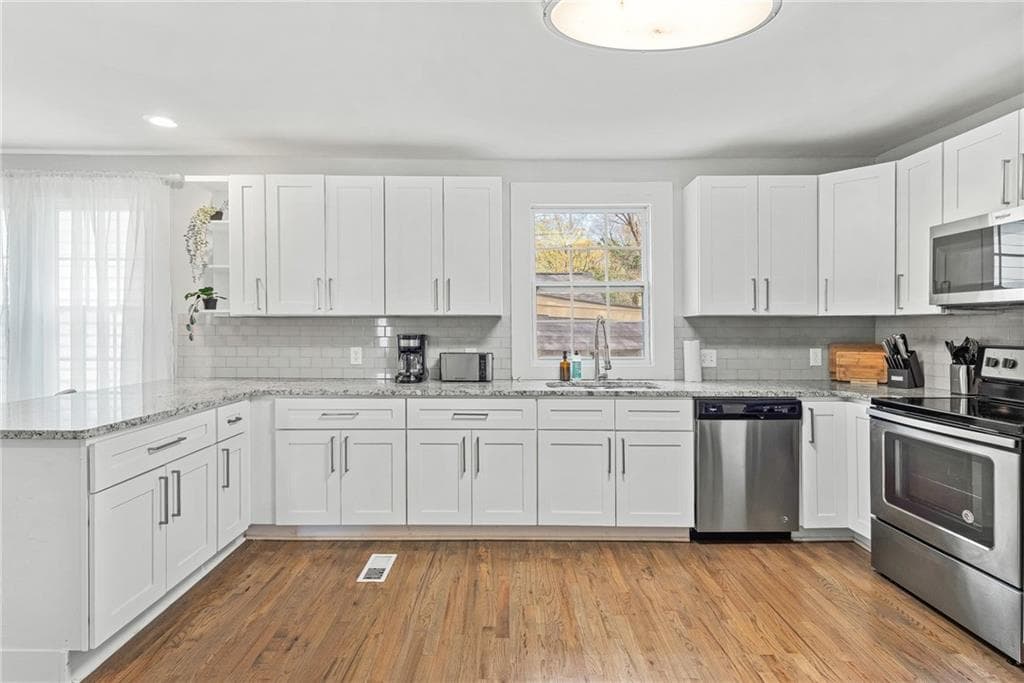 3 bedroom, 2 bathroom single family residence for rent at 1026 Deckner Avenue, Atlanta, GA 30310 for $3,600 a month — photo 5