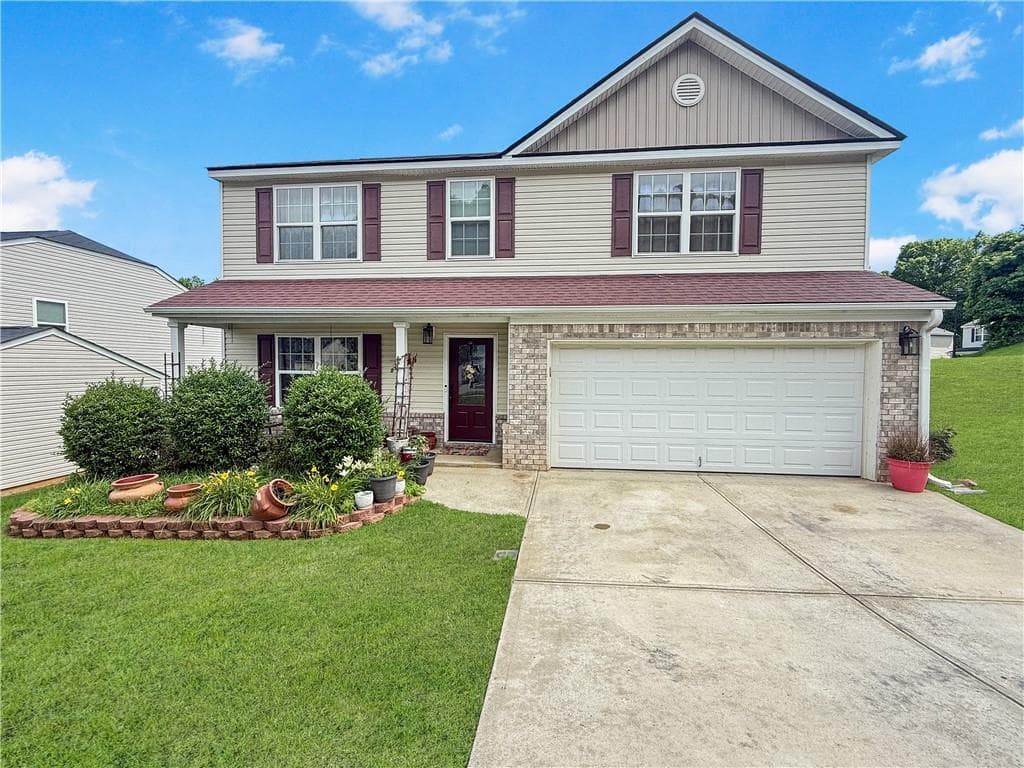 4 bedroom, 3 bathroom, 2,840 sq ft single family residence under contract at 1303 Cardena Court, Gainesville, GA 30504