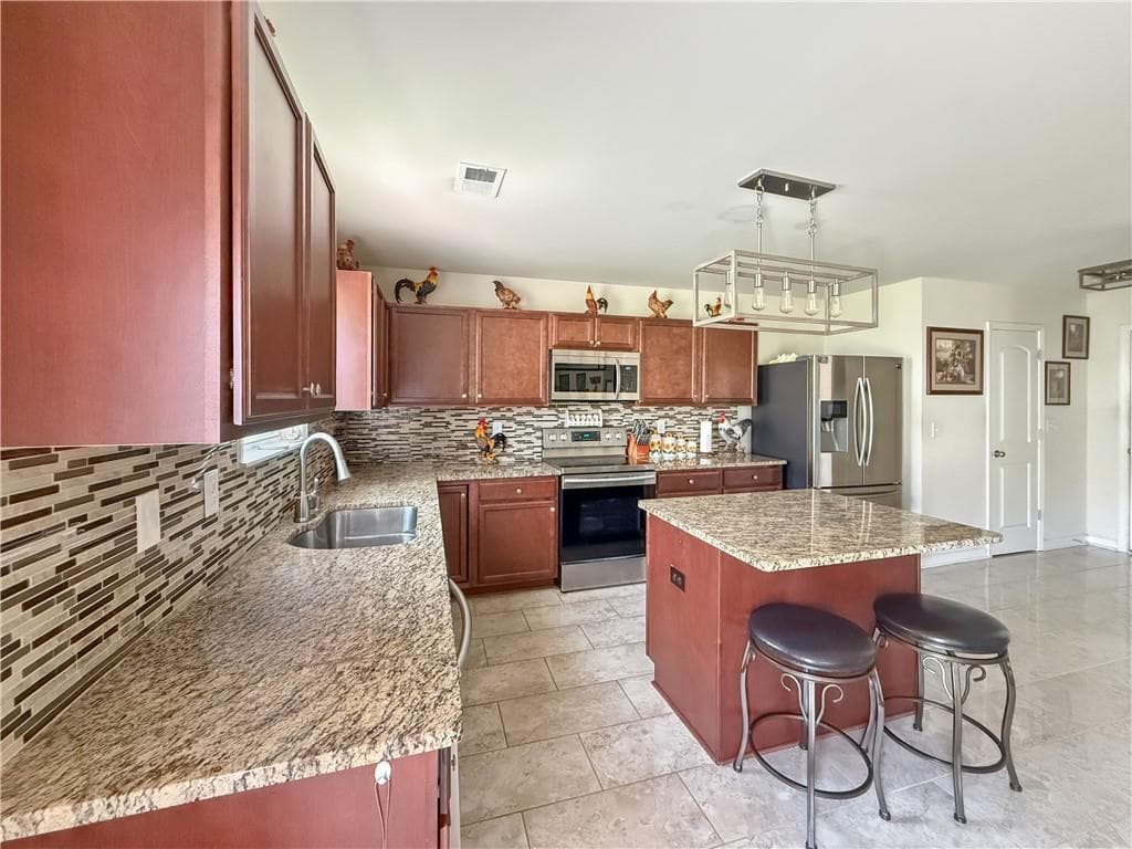 4 bedroom, 3 bathroom, 2,840 sq ft single family residence under contract at 1303 Cardena Court, Gainesville, GA 30504 — photo 7