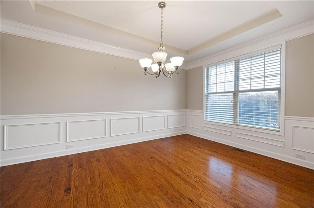 5 bedroom, 3 bathroom, 3,088 sq ft single family residence for sale at 440 Cranbrooke Circle, Suwanee, GA 30024 — photo 3
