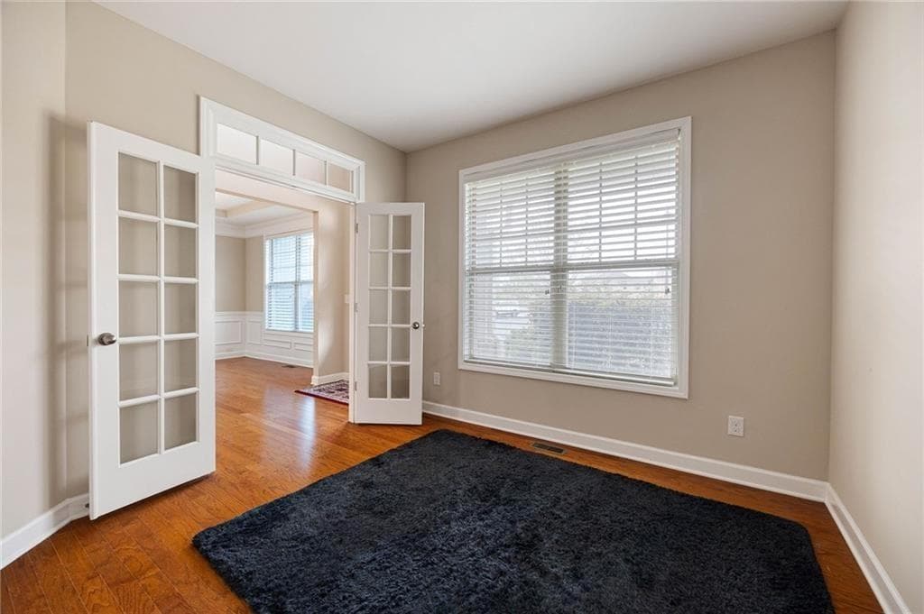 5 bedroom, 3 bathroom, 3,088 sq ft single family residence for sale at 440 Cranbrooke Circle, Suwanee, GA 30024 — photo 4