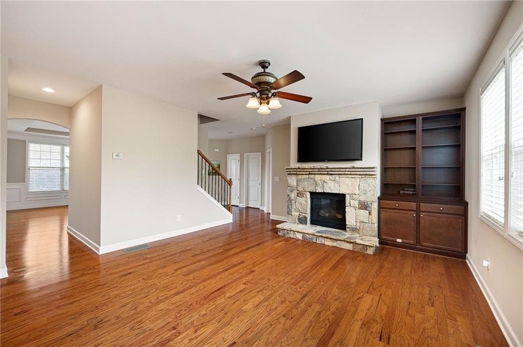 5 bedroom, 3 bathroom, 3,088 sq ft single family residence for sale at 440 Cranbrooke Circle, Suwanee, GA 30024 — photo 5
