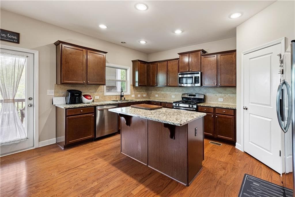 5 bedroom, 3 bathroom, 3,088 sq ft single family residence for sale at 440 Cranbrooke Circle, Suwanee, GA 30024 — photo 9