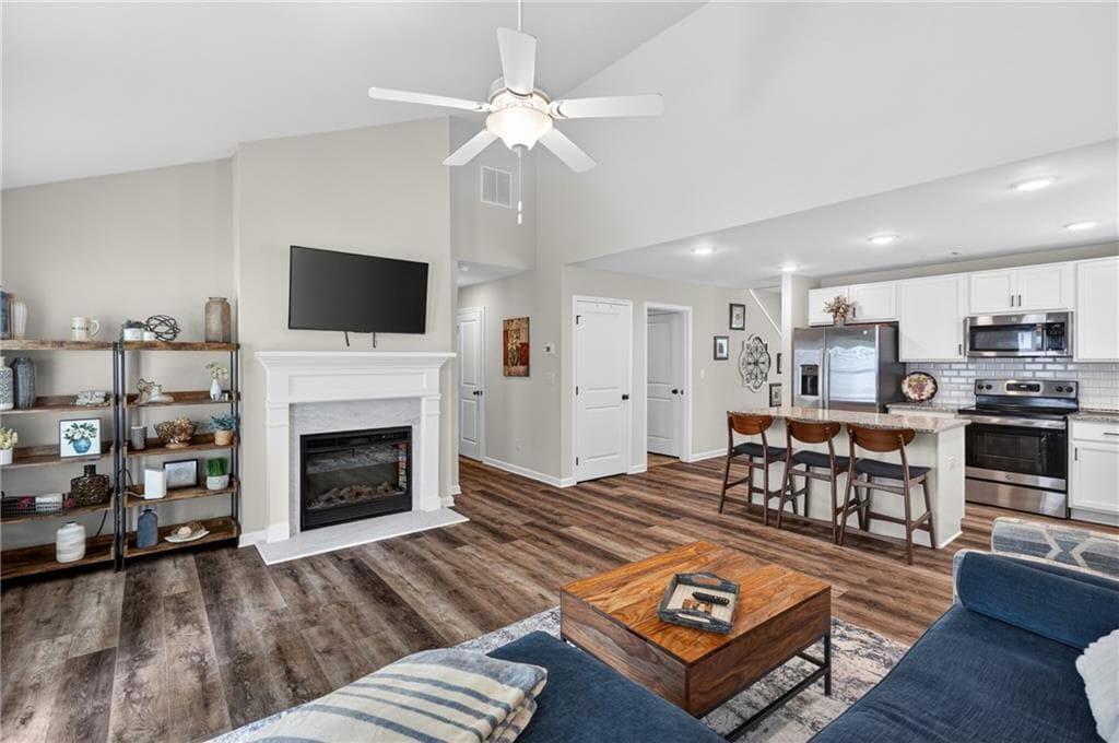 4 bedroom, 3 bathroom, 2,097 sq ft single family residence for sale at 366 Fox Creek Dr, Braselton, GA 30517 — photo 2