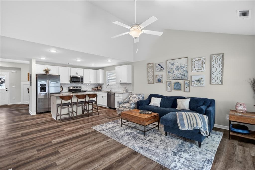 4 bedroom, 3 bathroom, 2,097 sq ft single family residence for sale at 366 Fox Creek Dr, Braselton, GA 30517 — photo 4