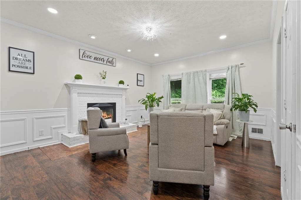 4 bedroom, 3 bathroom, 2,537 sq ft single family residence for sale at 255 Timber Oak Cove, Lawrenceville, GA 30043 — photo 5