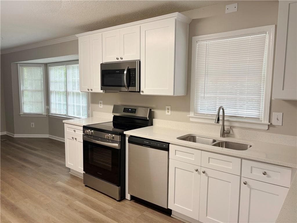 4 bedroom, 3 bathroom, 2,114 sq ft single family residence for sale at 385 Nectarine Drive, Newnan, GA 30265 — photo 4