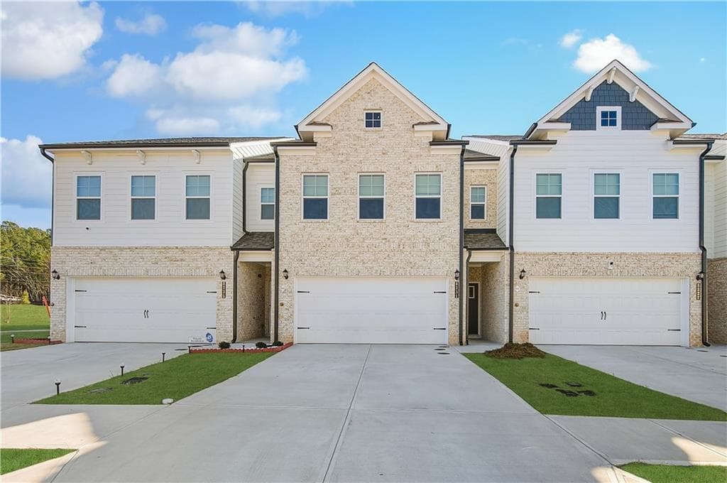 3 bedroom, 3 bathroom, 1,849 sq ft townhouse under contract at 8098 Tiger Way, Riverdale, GA 30296