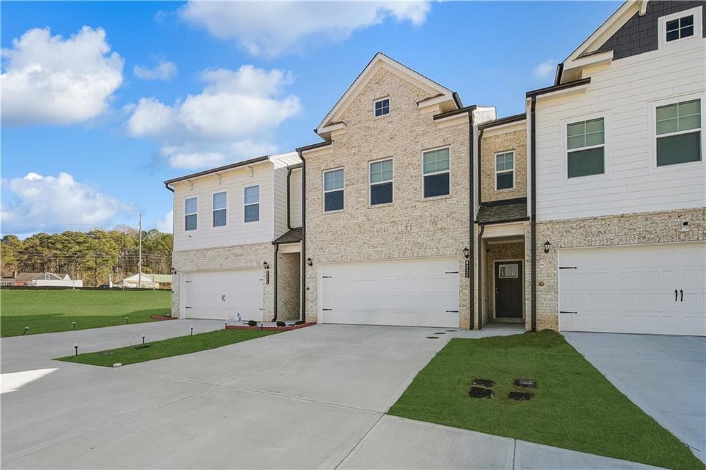 3 bedroom, 3 bathroom, 1,849 sq ft townhouse under contract at 8098 Tiger Way, Riverdale, GA 30296 — photo 2