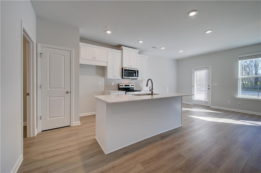 3 bedroom, 3 bathroom, 1,849 sq ft townhouse under contract at 8098 Tiger Way, Riverdale, GA 30296 — photo 5