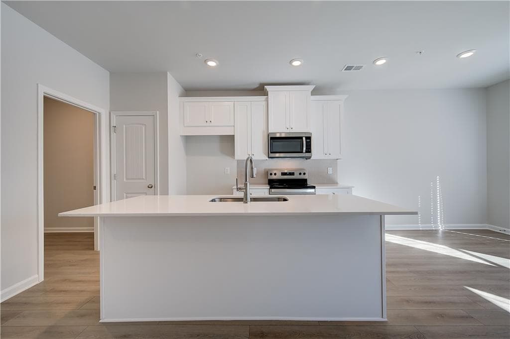 3 bedroom, 3 bathroom, 1,849 sq ft townhouse under contract at 8098 Tiger Way, Riverdale, GA 30296 — photo 6