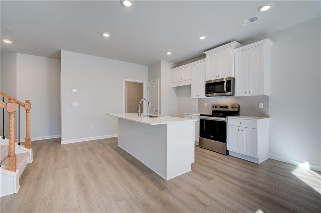 3 bedroom, 3 bathroom, 1,849 sq ft townhouse under contract at 8098 Tiger Way, Riverdale, GA 30296 — photo 8