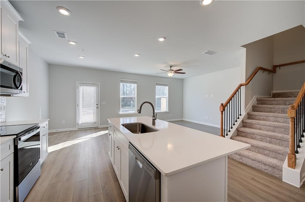 3 bedroom, 3 bathroom, 1,849 sq ft townhouse under contract at 8098 Tiger Way, Riverdale, GA 30296 — photo 10