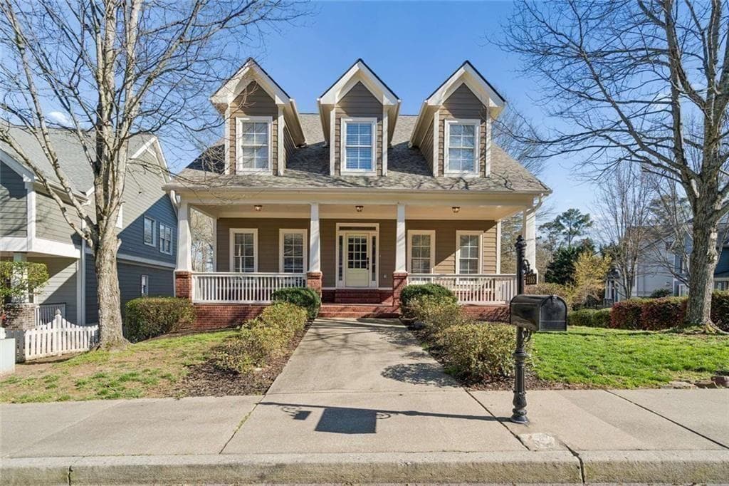3 bedroom, 3 bathroom, 2,324 sq ft single family residence sold at 2165 Parkview Run, Atlanta, GA 30318