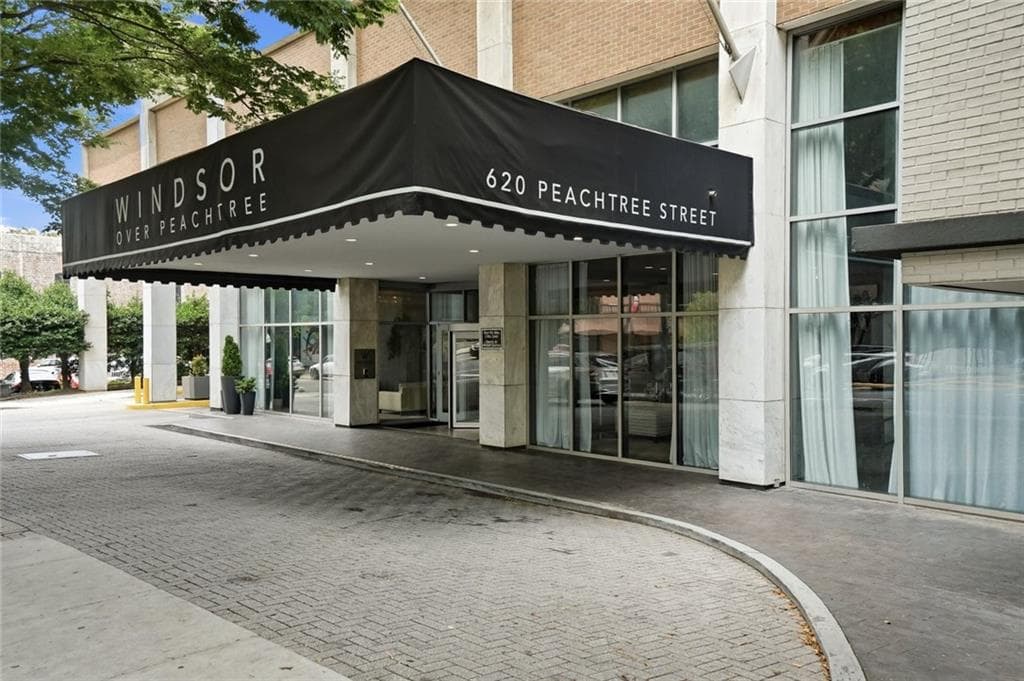 1 bedroom, 1 bathroom, 740 sq ft condominium for sale at 620 Peachtree Street 1003, Atlanta, GA 30308 — photo 2