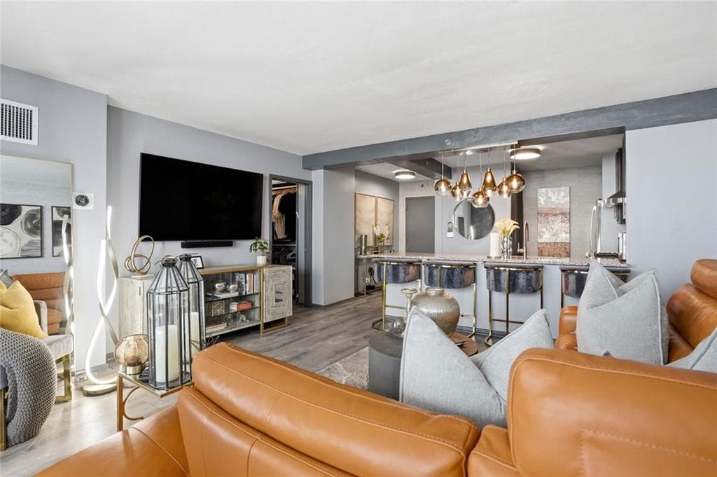 1 bedroom, 1 bathroom, 740 sq ft condominium for sale at 620 Peachtree Street 1003, Atlanta, GA 30308 — photo 6