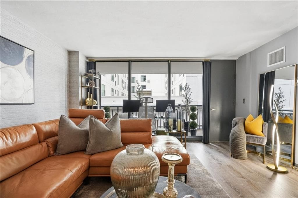 1 bedroom, 1 bathroom, 740 sq ft condominium for sale at 620 Peachtree Street 1003, Atlanta, GA 30308 — photo 7