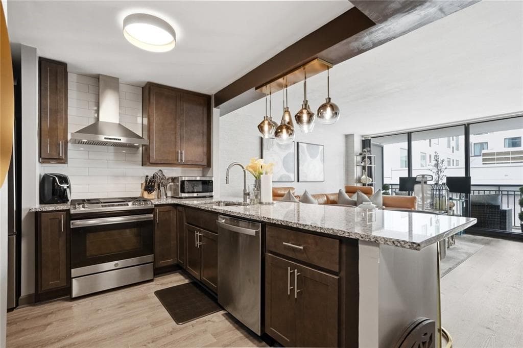 1 bedroom, 1 bathroom, 740 sq ft condominium for sale at 620 Peachtree Street 1003, Atlanta, GA 30308 — photo 10