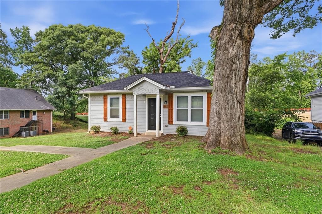 3 bedroom, 2 bathroom, 1,560 sq ft single family residence for sale at 1152 Wedgewood Drive, Atlanta, GA 30318 — photo 2