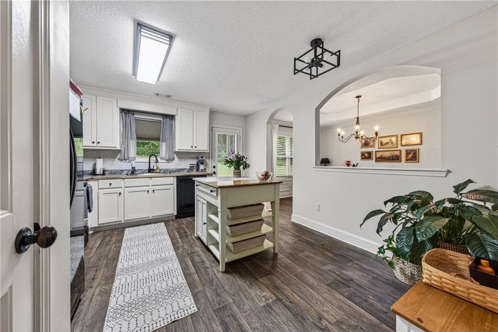 3 bedroom, 3 bathroom, 1,808 sq ft single family residence for sale at 32 Armstrong Drive, Mansfield, GA 30055 — photo 7