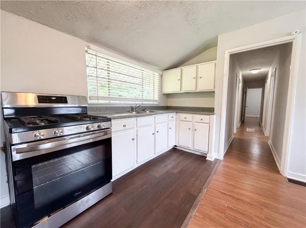 3 bedroom, 1 bathroom, 752 sq ft single family residence for sale at 1396 Pine Drive, Atlanta, GA 30349 — photo 6