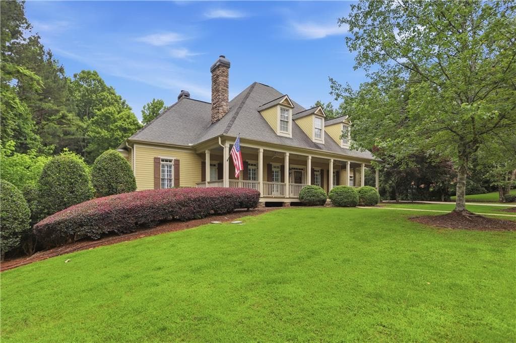 6 bedroom, 8 bathroom, 7,117 sq ft single family residence for sale at 900 Treyburn Run, Alpharetta, GA 30004 — photo 2