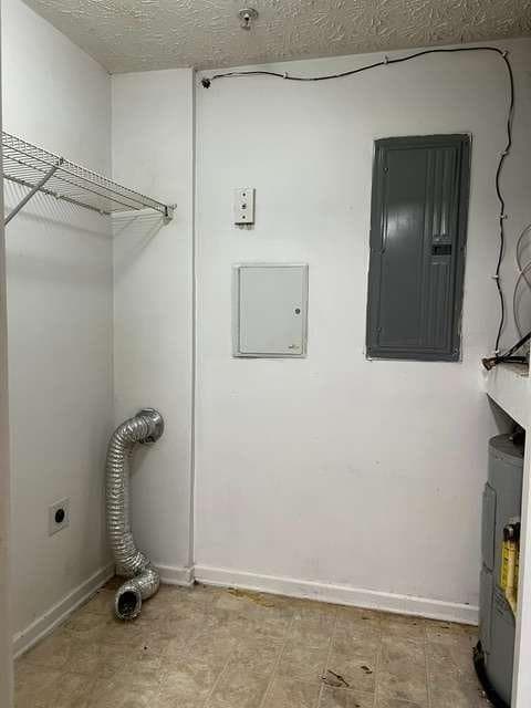 3 bedroom, 2 bathroom, 1,292 sq ft condominium under contract at 10303 Waldrop Place, Decatur, GA 30034 — photo 4
