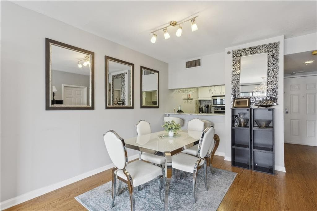 1 bedroom, 1 bathroom, 750 sq ft condominium for sale at 3481 Lakeside Drive 3004, Atlanta, GA 30326 — photo 3