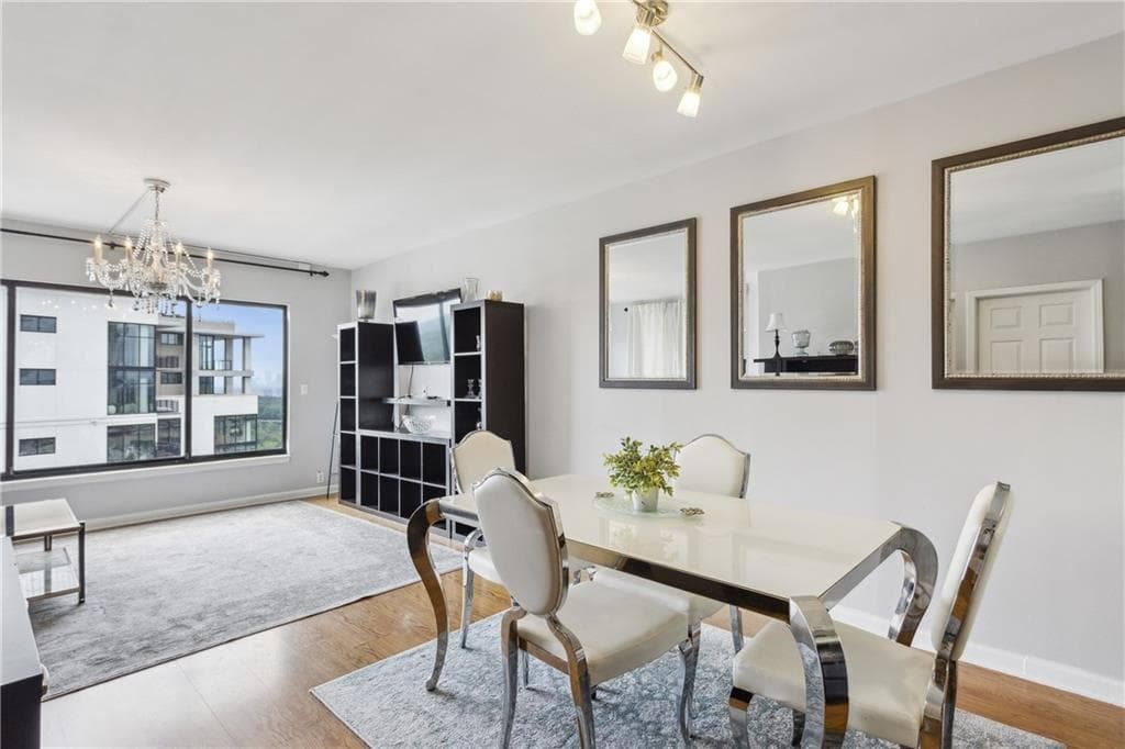 1 bedroom, 1 bathroom, 750 sq ft condominium for sale at 3481 Lakeside Drive 3004, Atlanta, GA 30326 — photo 4