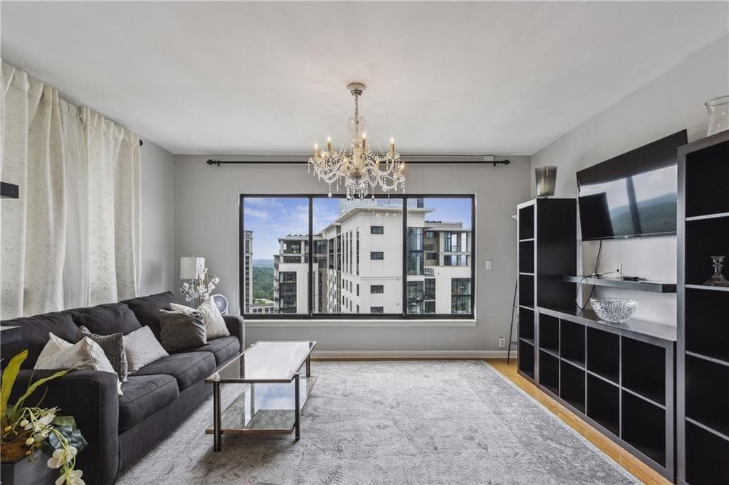 1 bedroom, 1 bathroom, 750 sq ft condominium for sale at 3481 Lakeside Drive 3004, Atlanta, GA 30326 — photo 5