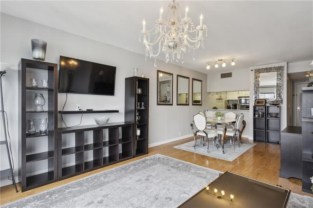 1 bedroom, 1 bathroom, 750 sq ft condominium for sale at 3481 Lakeside Drive 3004, Atlanta, GA 30326 — photo 6