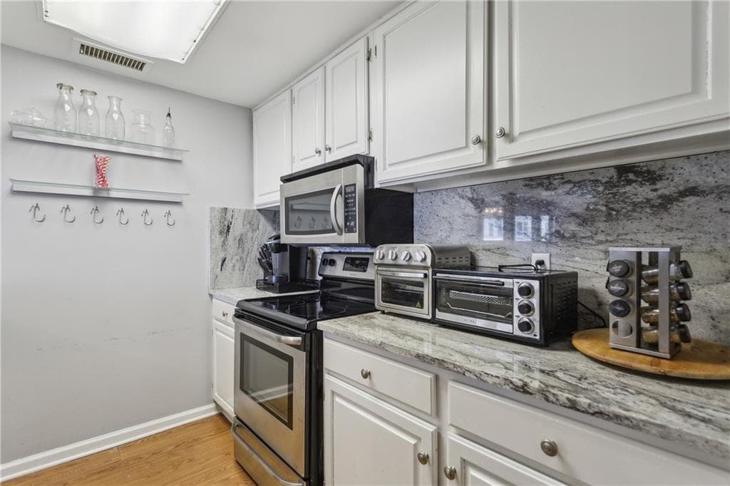 1 bedroom, 1 bathroom, 750 sq ft condominium for sale at 3481 Lakeside Drive 3004, Atlanta, GA 30326 — photo 7