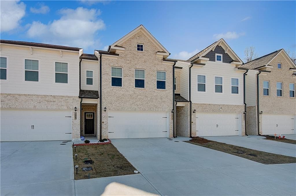 3 bedroom, 3 bathroom, 1,849 sq ft townhouse under contract at 8110 Tiger Way, Riverdale, GA 30296 — photo 2