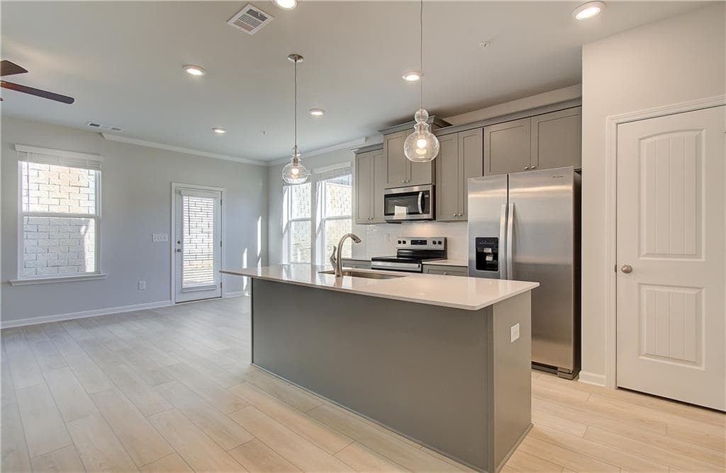 3 bedroom, 3 bathroom, 1,849 sq ft townhouse under contract at 8110 Tiger Way, Riverdale, GA 30296 — photo 5