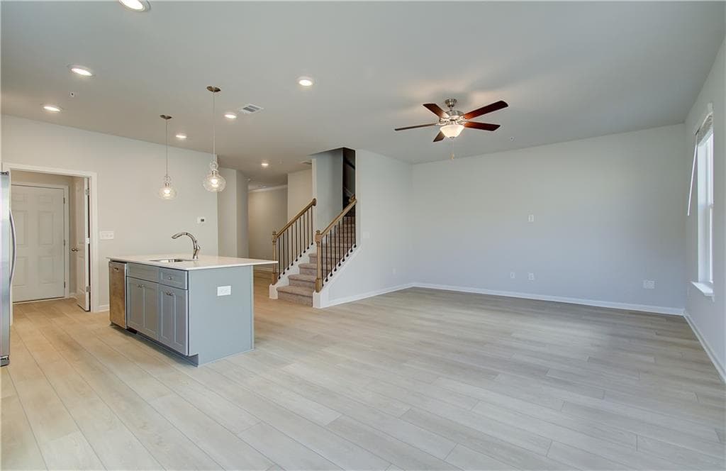 3 bedroom, 3 bathroom, 1,849 sq ft townhouse under contract at 8110 Tiger Way, Riverdale, GA 30296 — photo 9