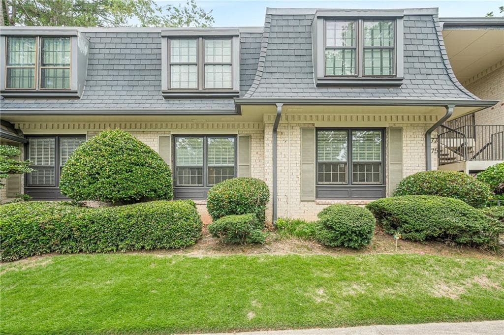 3 bedroom, 2 bathroom, 1,500 sq ft condominium sold at 175 Maribeau Square, Atlanta, GA 30327